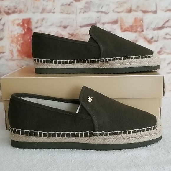 New Michael Kors Hastings Slip-On Sneakers - Picture 3 of 7